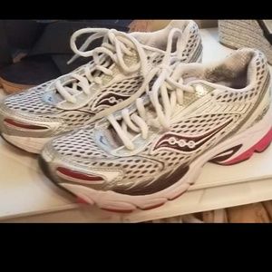 Saucony women's tennis shoes